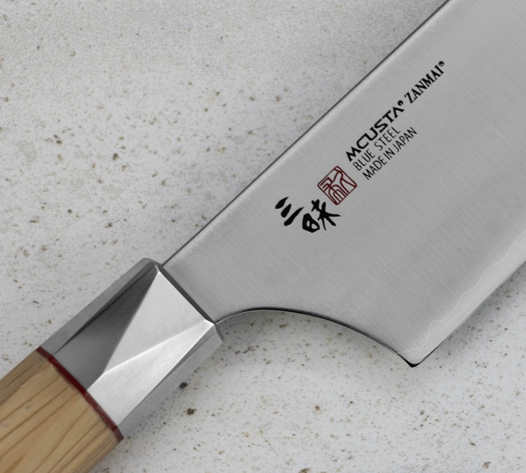 Mcusta Zanmai Beyond Aogami Super Nóż Santoku 18 cm