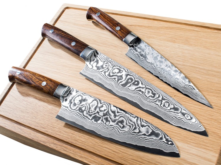 Takeshi Saji IW Ręcznie kuty nóż Santoku 18cm VG-10