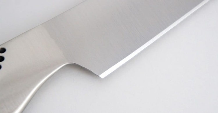 Global nóż uniwersalny ząbkowany 15cm GS-13
